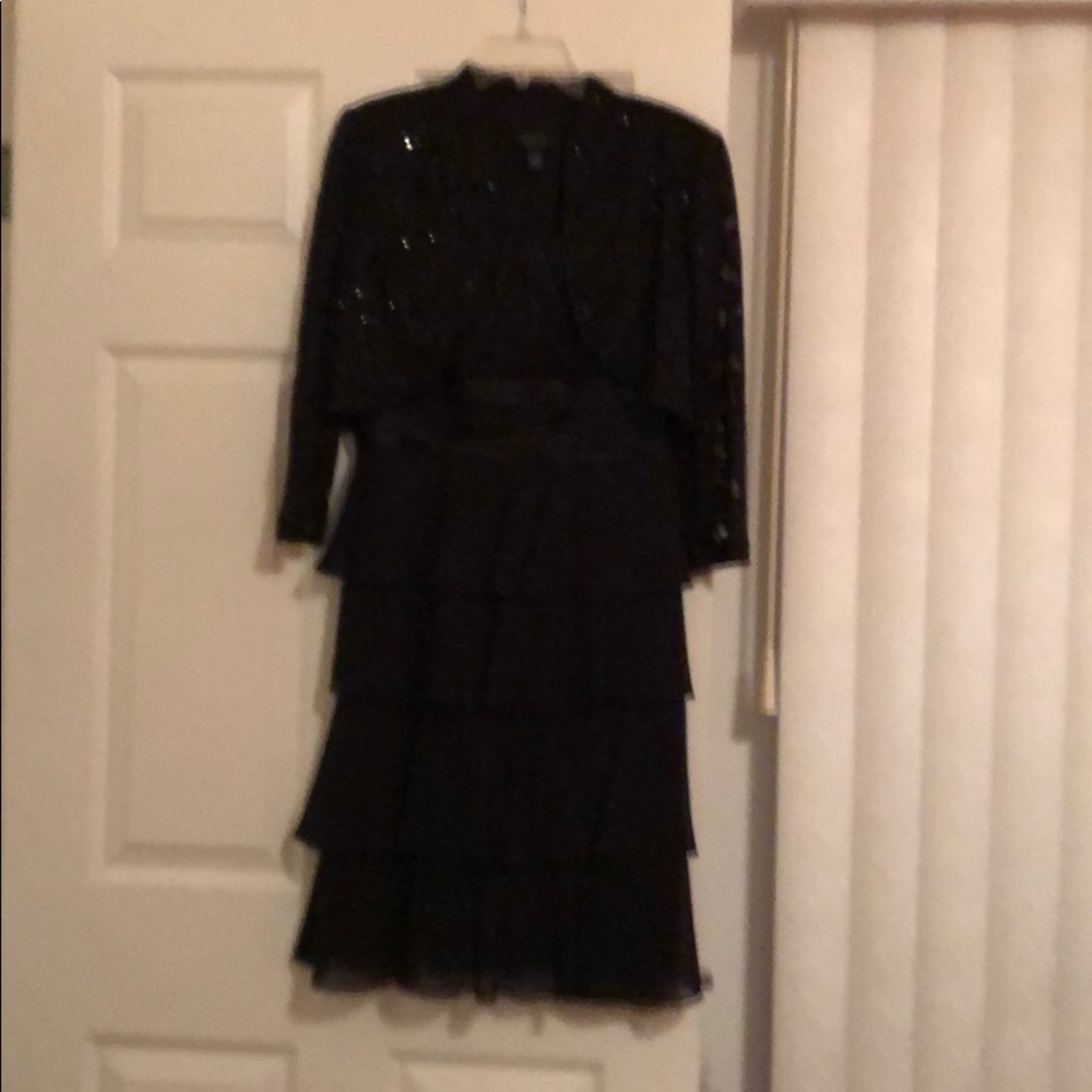 A beautiful 2 pc. Party dress! Size 8. Worn once. - Picture 1 of 8